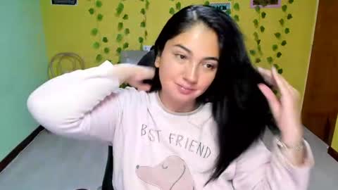 Snapshot of littleprety6969 chatting on 08-03-26, 01:37 Mia Wednesday to Sunday 730 am to 1030 am Colombian Hour D online show from 08-03-26, 01:37