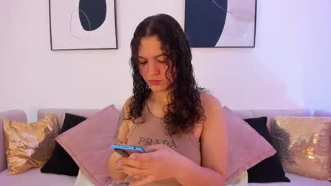 Snapshot of littlesoffi_gh chatting on 02-19-25, 08:22    online show from 02-19-25, 08:22