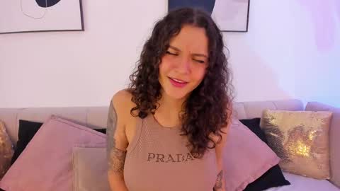 Snapshot of littlesoffi_gh chatting on 02-19-25, 02:34    online show from 02-19-25, 02:34