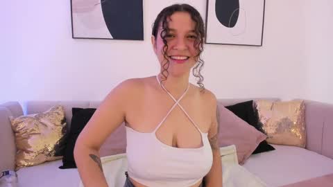 Snapshot of littlesoffi_gh chatting on 03-01-25, 12:01    online show from 03-01-25, 12:01