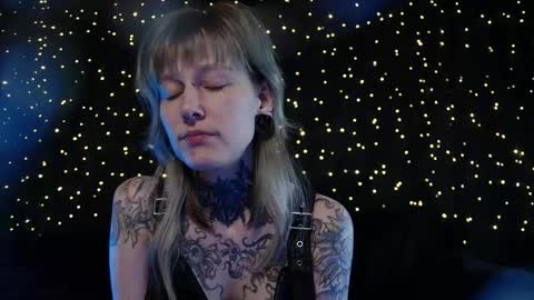 Niki  free tg channel with some photos gifs and info about streams  online show from 03-02-26, 04:03