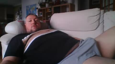 Snapshot of littlesubbear chatting on 11-21-25, 01:21 littlesubbear online show from 11-21-25, 01:21