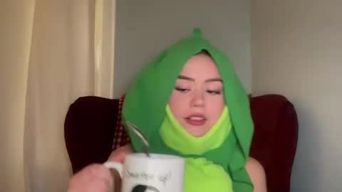 Snapshot of littlesugarpea chatting on 09-09-25, 10:20 Little Sugar Pea online show from 09-09-25, 10:20