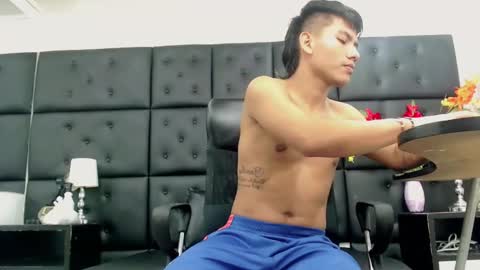 littletommy01 online show from 02-12-25, 05:05