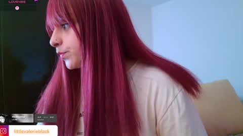 Snapshot of littlevalerie chatting on 07-08-26, 01:43 Valerie online show from 07-08-26, 01:43
