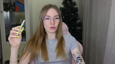 Snapshot of littlevildevil chatting on 12-21-24, 02:37 Eliana online show from 12-21-24, 02:37