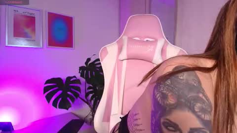 Junne liu online show from 11-26-25, 10:00