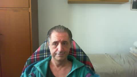 Snapshot of liuk53 chatting on 04-11-26, 12:53 liuk53 online show from 04-11-26, 12:53