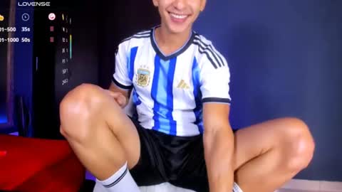Snapshot of liuscast_22 chatting on 06-17-26, 01:56 Luis Castro online show from 06-17-26, 01:56