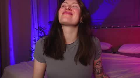 Liv 3 online show from 12-20-25, 02:35