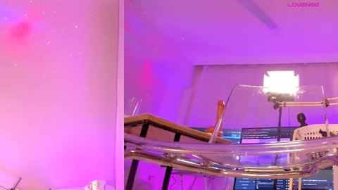 Snapshot of live_sherry chatting on 10-14-25, 08:31 angel eyees online show from 10-14-25, 08:31