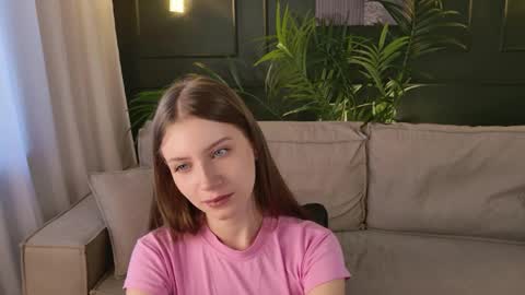Snapshot of livia_place chatting on 05-20-26, 05:57 Livia online show from 05-20-26, 05:57