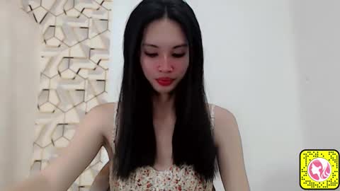 Snapshot of liviacum_ chatting on 10-15-25, 11:27 Lvia online show from 10-15-25, 11:27