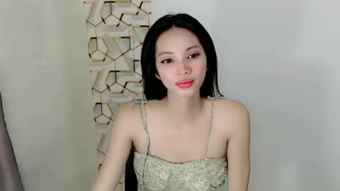 Snapshot of liviacum_ chatting on 10-16-25, 10:00 Lvia online show from 10-16-25, 10:00
