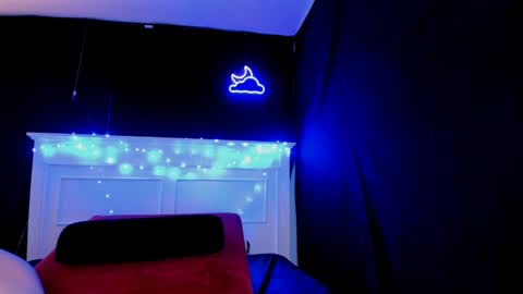 Snapshot of livinsubspace chatting on 12-21-24, 08:00 Liv online show from 12-21-24, 08:00