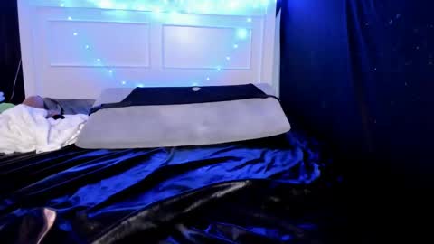 Snapshot of livinsubspace chatting on 02-15-25, 04:25 Liv online show from 02-15-25, 04:25