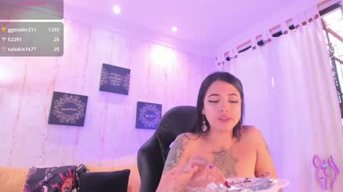 Snapshot of lixie_ chatting on 01-22-25, 09:21 Vanessa online show from 01-22-25, 09:21