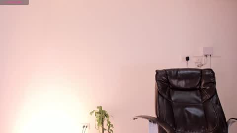 Snapshot of lixie_ chatting on 02-08-25, 02:04 Vanessa online show from 02-08-25, 02:04