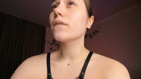 Snapshot of lixie_twenties chatting on 01-24-25, 12:31 Lixie online show from 01-24-25, 12:31