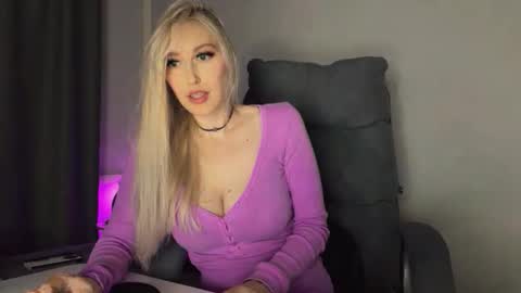 Snapshot of liya_ray chatting on 11-15-25, 08:49 Liya Ray online show from 11-15-25, 08:49