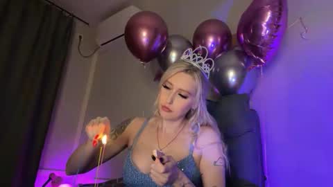 Snapshot of liya_ray chatting on 12-01-25, 10:37 Liya Ray online show from 12-01-25, 10:37