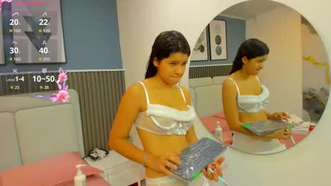 Snapshot of liz__cute chatting on 11-25-25, 11:54 Lizeth online show from 11-25-25, 11:54