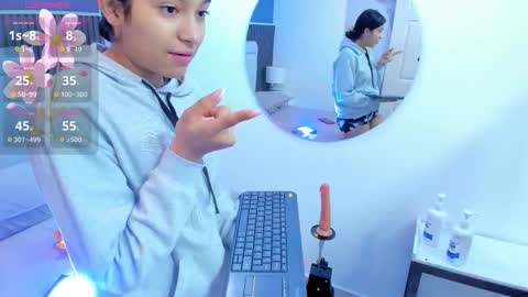 Snapshot of liz__cute chatting on 12-14-25, 11:26 Lizeth online show from 12-14-25, 11:26