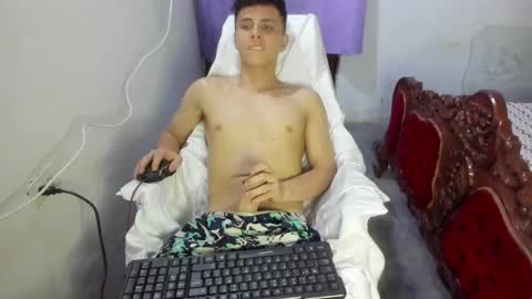 Snapshot of liz_and_chris1 chatting on 12-28-24, 03:04 Chris online show from 12-28-24, 03:04