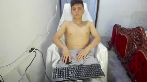 Snapshot of liz_and_chris1 chatting on 01-02-25, 11:38 Chris online show from 01-02-25, 11:38