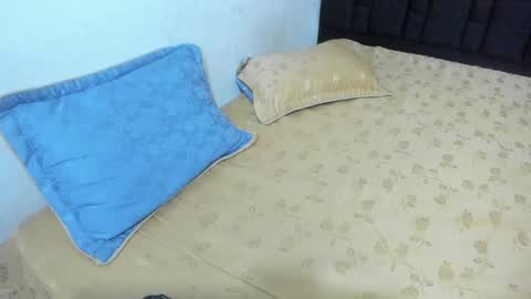 Snapshot of liz_and_chris1 chatting on 01-11-25, 07:06 Chris online show from 01-11-25, 07:06