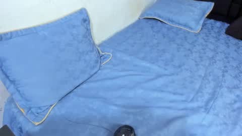 Snapshot of liz_and_chris1 chatting on 01-19-25, 05:58 Chris online show from 01-19-25, 05:58