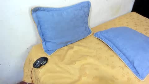 Snapshot of liz_and_chris1 chatting on 02-05-25, 04:06 Chris online show from 02-05-25, 04:06