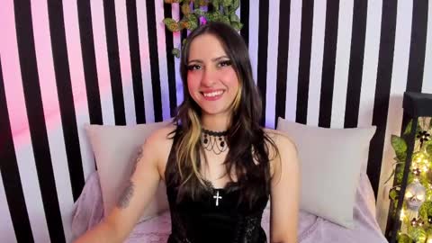 Snapshot of liz_goth chatting on 05-25-26, 02:45 Liz online show from 05-25-26, 02:45