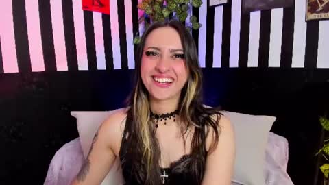 Snapshot of liz_goth chatting on 06-09-26, 02:17 Liz online show from 06-09-26, 02:17