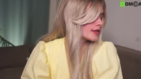 Snapshot of lizbethcoll chatting on 01-21-25, 07:06 Sunnheart online show from 01-21-25, 07:06