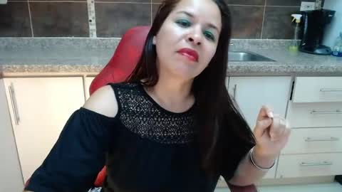 Snapshot of lizeth_bels chatting on 06-17-26, 07:48 L I Z E T H online show from 06-17-26, 07:48