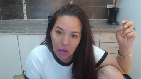 Snapshot of lizeth_bels chatting on 07-18-26, 08:34 L I Z E T H online show from 07-18-26, 08:34