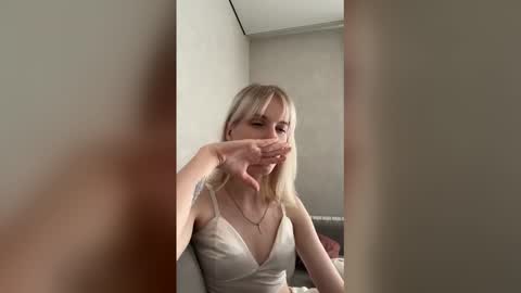 Snapshot of lizycrown chatting on 08-01-26, 07:07 Lizzy online show from 08-01-26, 07:07