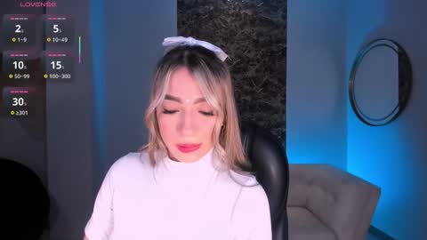 Lizz online show from 11-12-25, 04:02