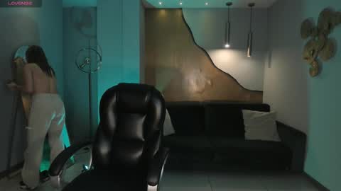 Lizz online show from 12-16-25, 04:06