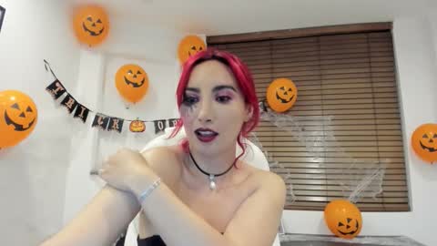 lizzdoux online show from 10-31-25, 01:06