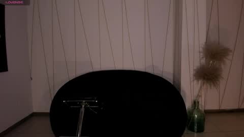 Lizzi  online show from 11-23-25, 04:51