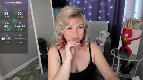 Snapshot of lizzi_789 chatting on 05-08-26, 02:00 Lizzy online show from 05-08-26, 02:00