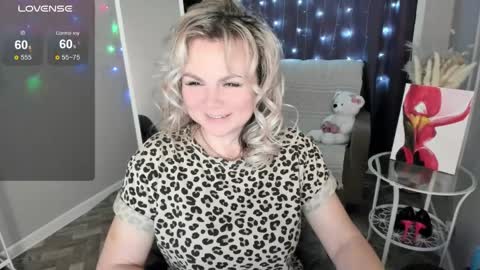 Snapshot of lizzi_789 chatting on 05-10-26, 10:48 Lizzy online show from 05-10-26, 10:48
