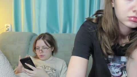 lizzi_muur online show from 12-20-24, 07:28