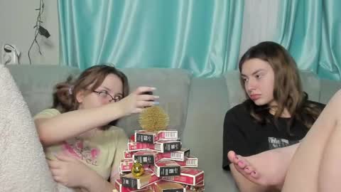 lizzi_muur online show from 12-29-24, 06:38