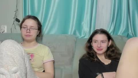 lizzi_muur online show from 12-30-24, 07:11