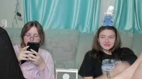 lizzi_muur online show from 12-31-24, 08:12