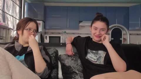 lizzi_muur online show from 02-08-25, 01:33