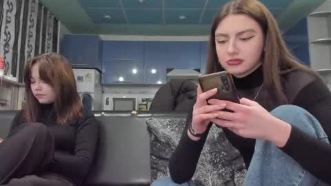 lizzi_muur online show from 02-24-25, 04:58